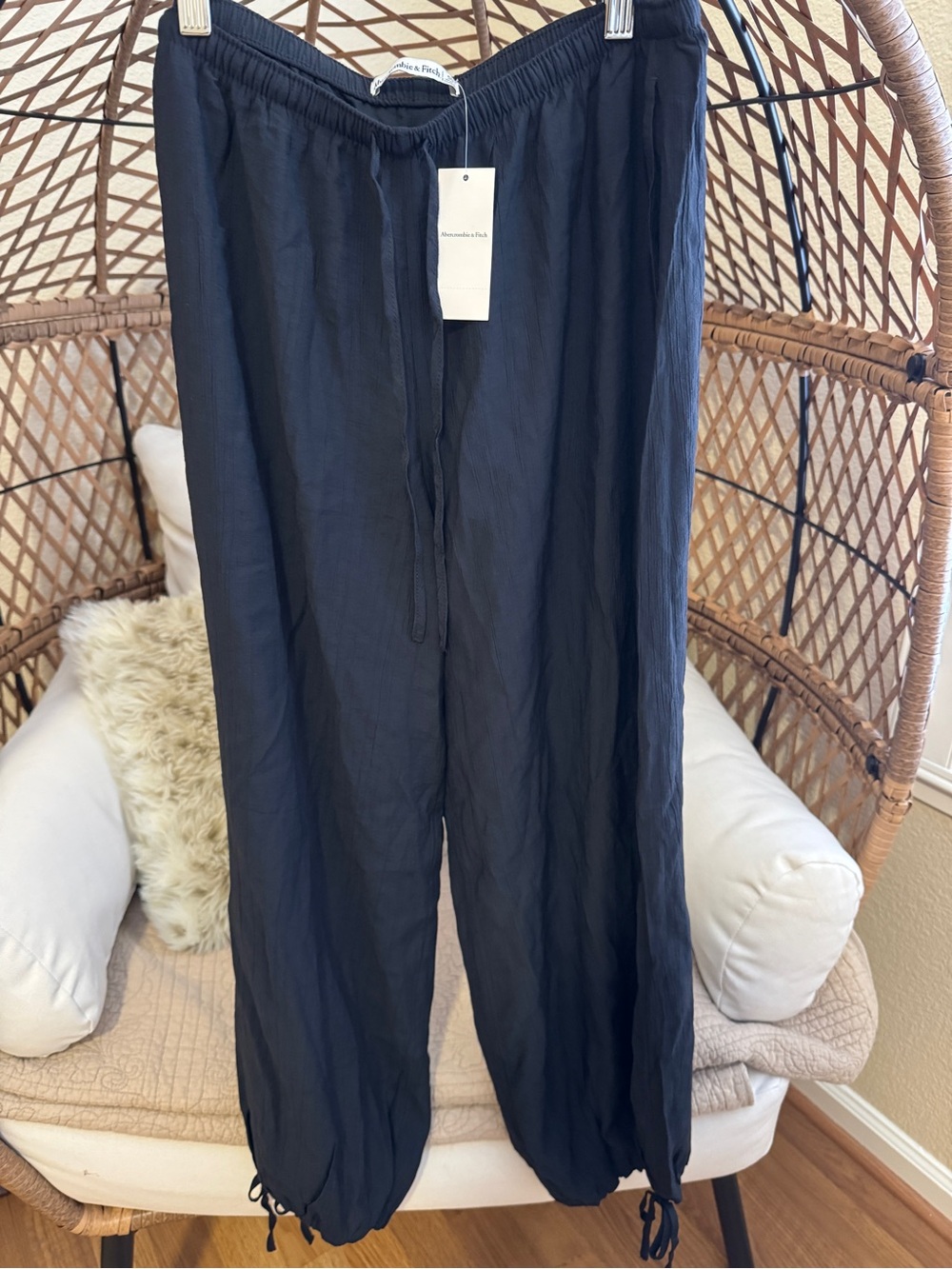 Abercrombie Convertible Crinkle Balloon Pant Black Small Short NWT